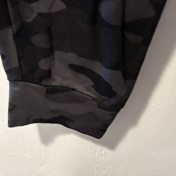 Soma Weekend Camo Tech Knit Jogger Medium - Picture 5 of 5